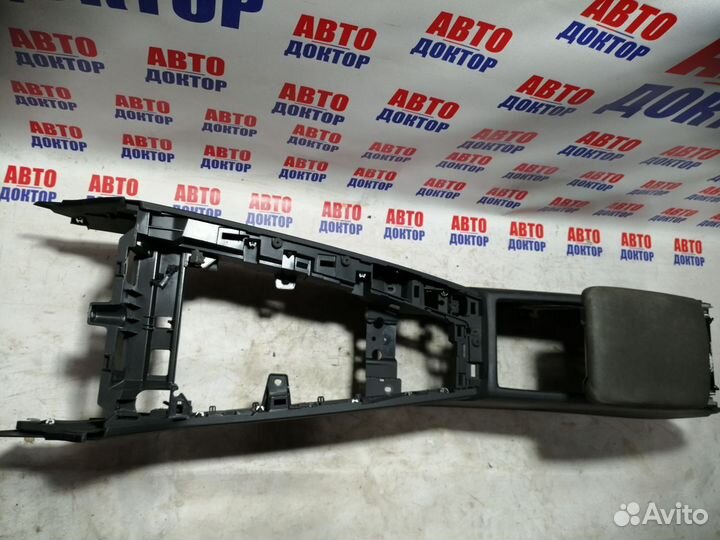 Центральная консоль с подлокотником Audi A4 B9
