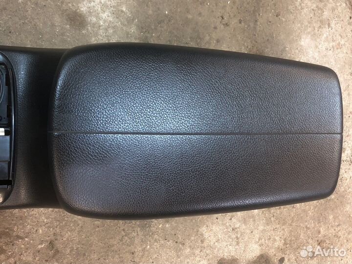 Подлокотник Kia Sorento 2