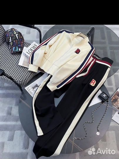 Спортивный костюм женский