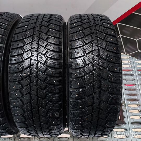 Kumho I'Zen Wis KW19 215/70 R16