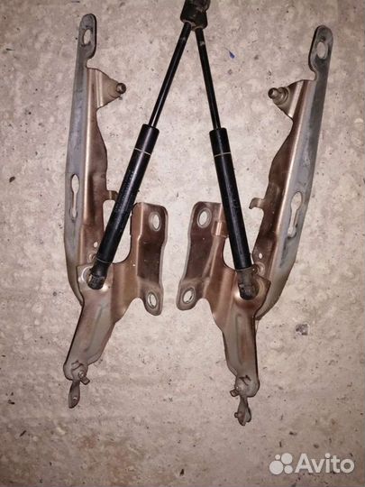 Петли капота на Volvo XC 60