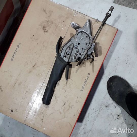 Рычаг ручника Nissan X-trail T30