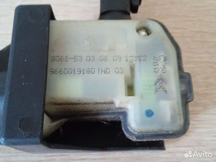 Замок бензобака citroen c4 Пикассо