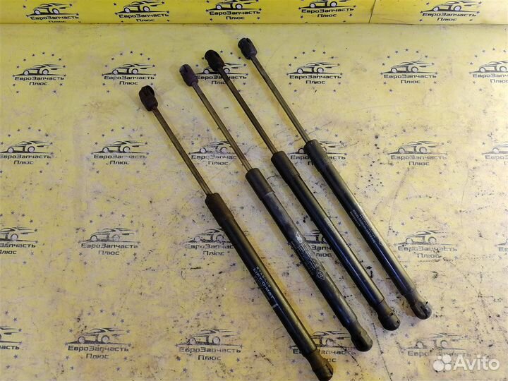 Амортизатор крышки багажника Renault Duster