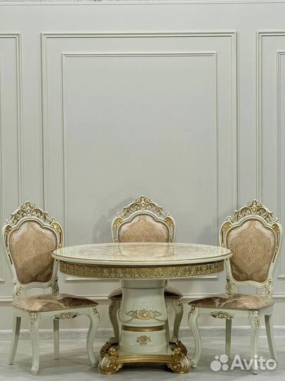 Стол и стулья в гостиную. В наличии