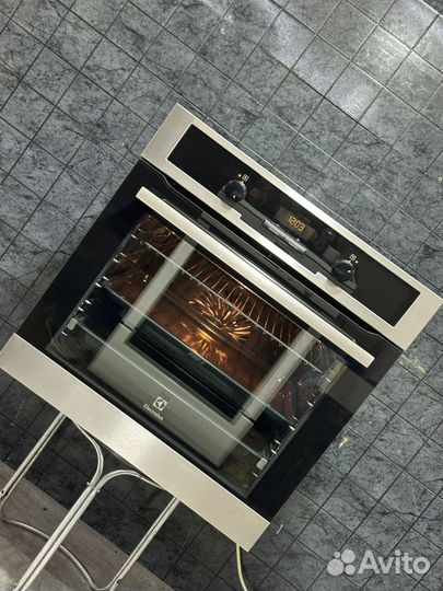Духовой шкаф Electrolux EOB55351AX