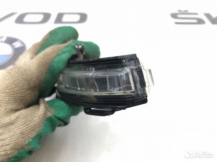 Поворотник зеркала заднего вида правый Skoda