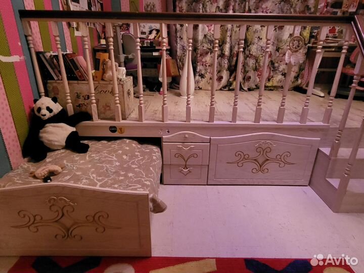 Деревянный подиум с 2мя кроватями