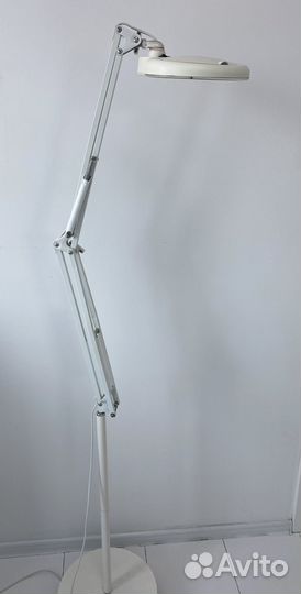 Лампа лупа настольная и напольная на колесиках
