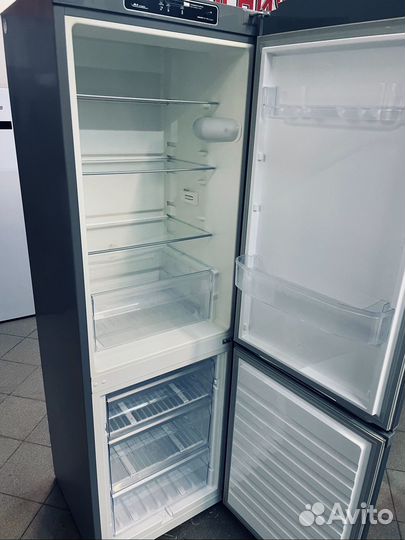 Холодильник Whirlpool серебристый