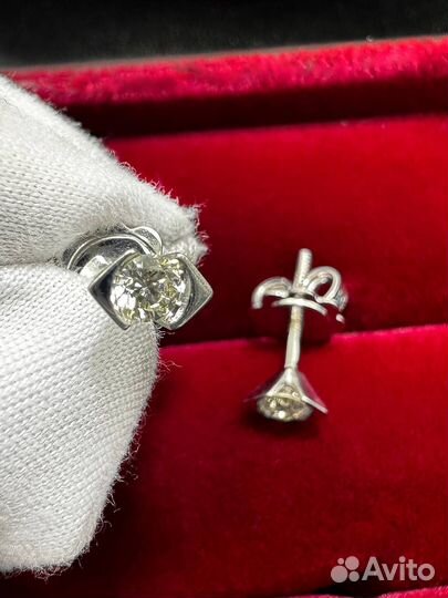 Золотые серьги пусеты с бриллиантами 585 / 1.47 гр