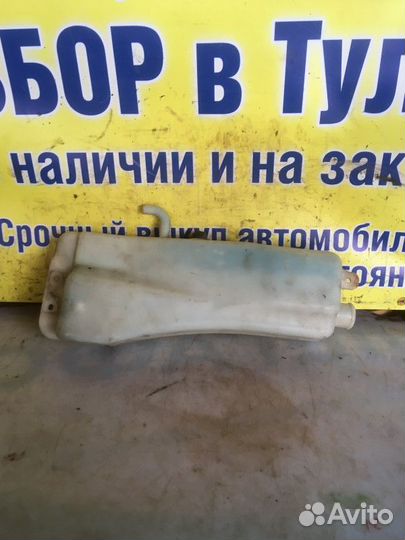 Бачок омывателя Mitsubishi Pajero 2