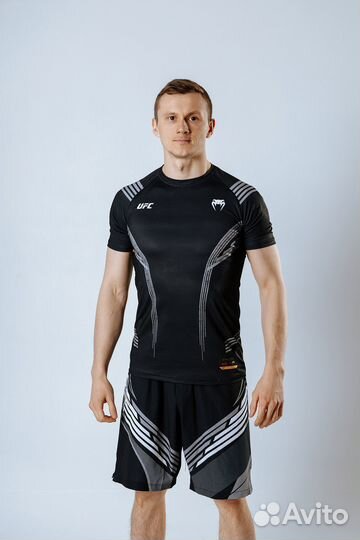 Комплект(футболка и шорты) Venum черно-серый