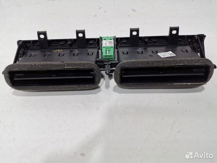 Дефлектор обдува салона Land Rover LR094715