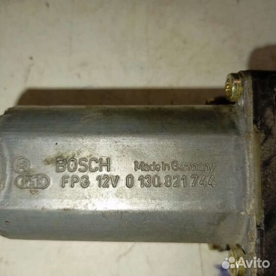 Задний левый моторчик стеклоподъёмника Toyota Aven