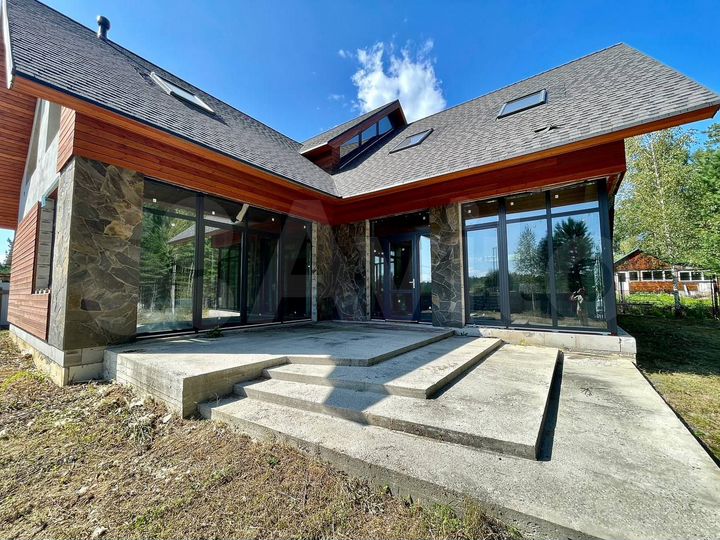 Коттедж 271,1 м² на участке 12 сот.