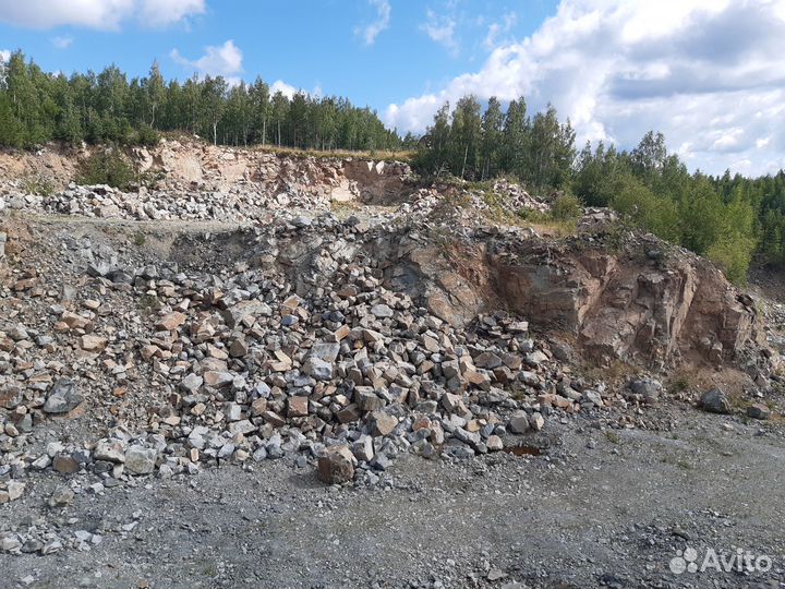 Карьер по добыче строительного камня. Щебень