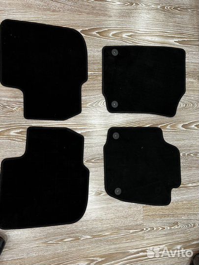 Автомобильные коврики резиновые и ворсовые polo