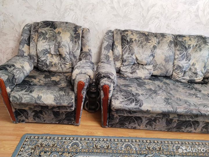 Диван и два кресла