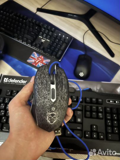 Игровая клавиатура и мышь