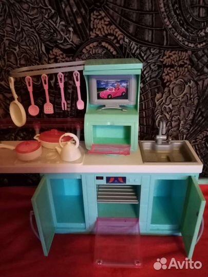Новая кухня с посудой для Барби