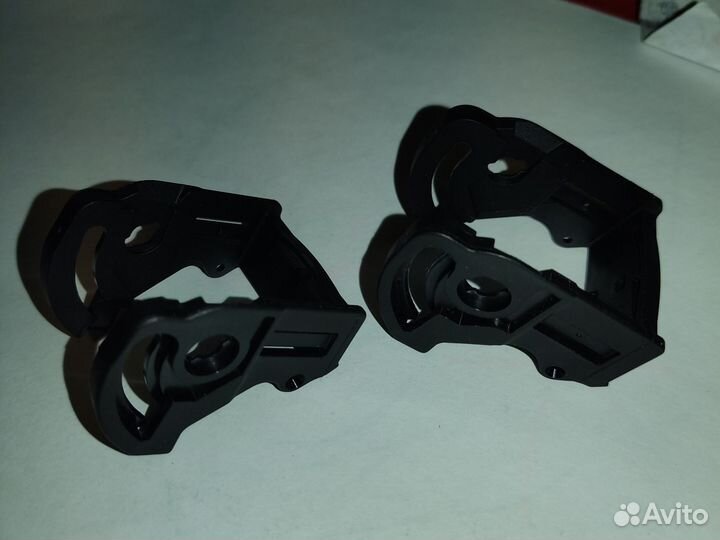 Фиксатор разъема блока управления Renault