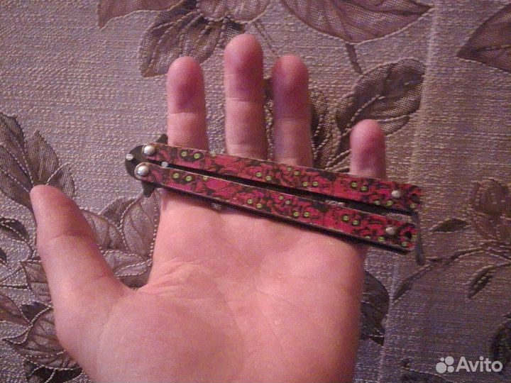 Нож бабочка с черепами