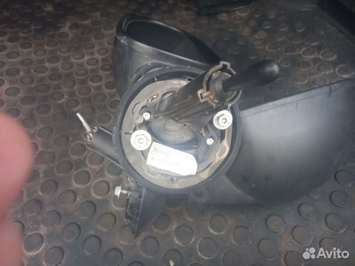 Зеркало заднего вида