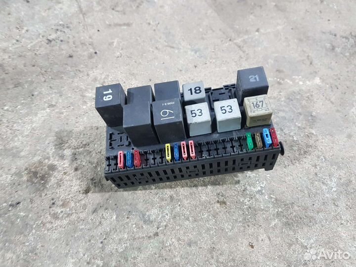 Блок предохранителей Volkswagen Passat B3