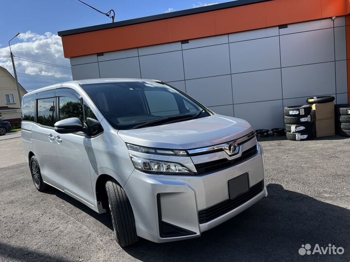 Toyota Voxy 2.0 CVT, 2020, 20 300 км