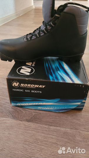 Лыжные ботинки