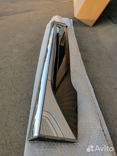 Накладка двери багажника mitsubishi outlander XL