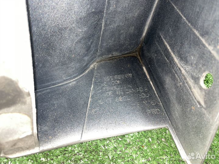 Молдинг переднего левого крыла GMC Yukon GMT800