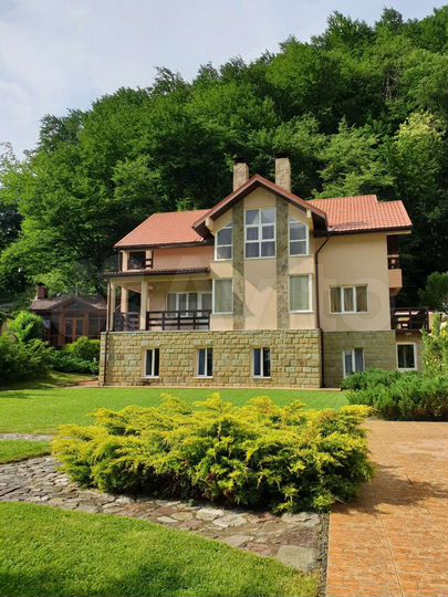 Коттедж 440 м² на участке 11 сот.