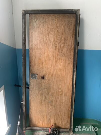 Дверь входная металлическая