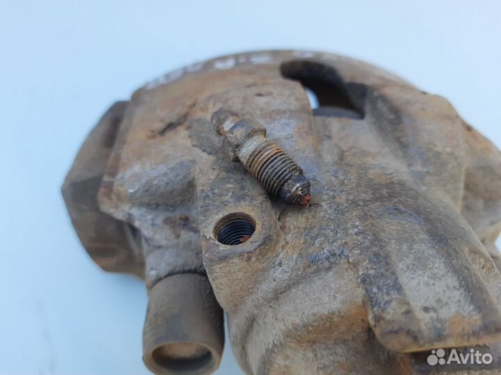 Суппорт передний левый Ford Mondeo 1