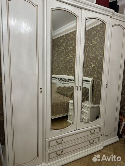 Шкаф 4 х створчатый бу с зеркальными дверцами