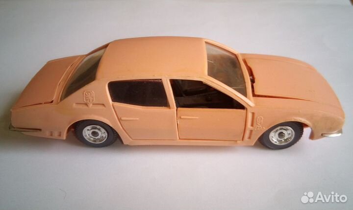 Iso Rivolta, пластмасса, М1:43