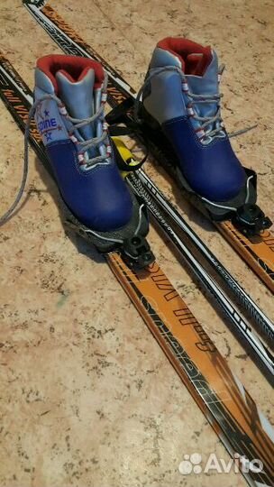 Лыжи с креплением, ботинки, палки
