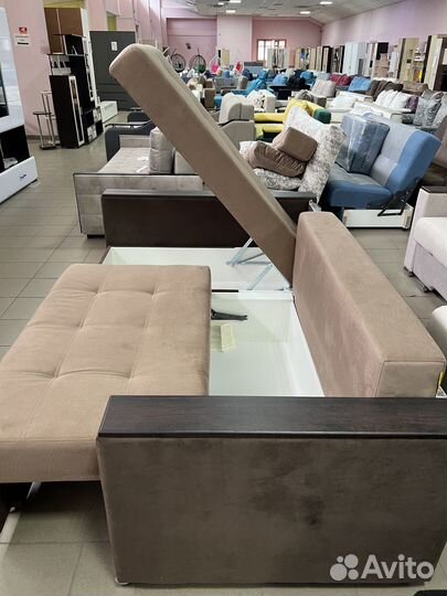 Диван вместительный