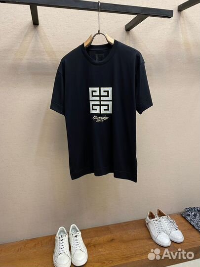 Футболка givenchy