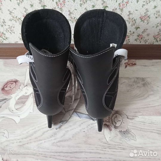 Коньки хоккейные детские