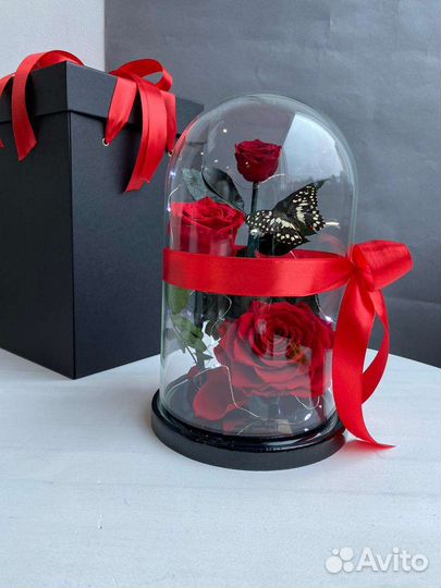 Вечная роза в колбе