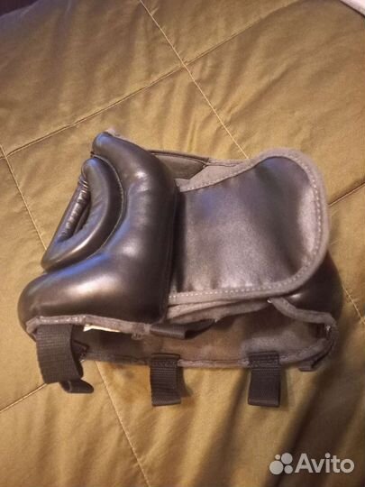 Перчатки и шлем