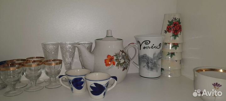 Набор столовой посуды. Много разной