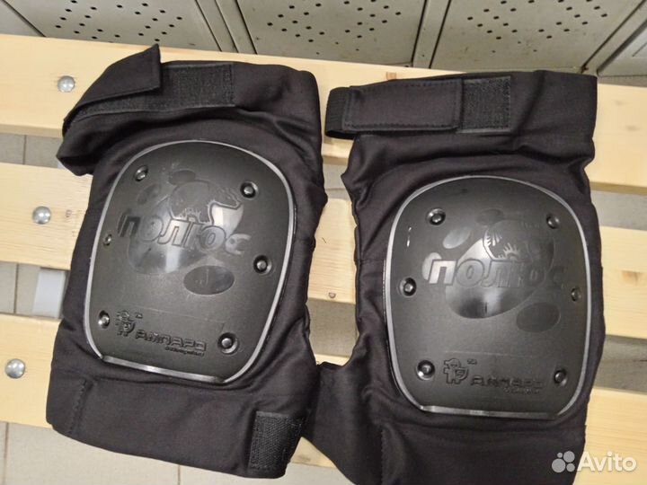 Наколенники