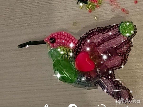 Брошь из бисера и страз