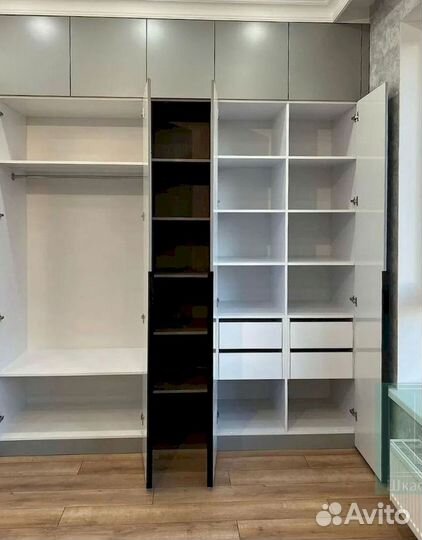 Шкаф с зеркалом