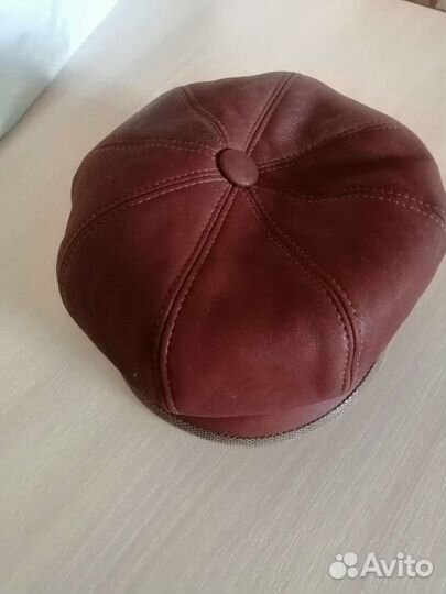 Кепка кожаная женская