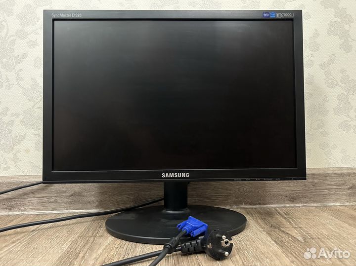 Монитор Samsung SyncMaster E1920NW